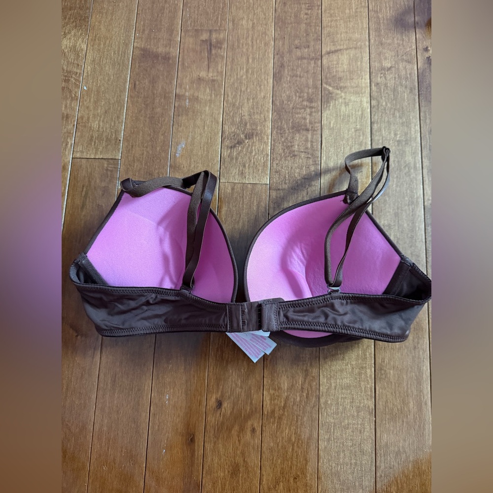 PINK Wear Everywhere Super Push-Up Bra - Picture 2 of 4